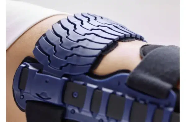 Bauerfeind SecuTec Genu Flex Knæskinne - Billede 4
